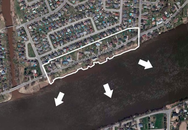 Photo aérienne et délimitation de l'ensemble de bâtiments du chemin Saint-Charles et panorama vers la rivière des Mille Îles