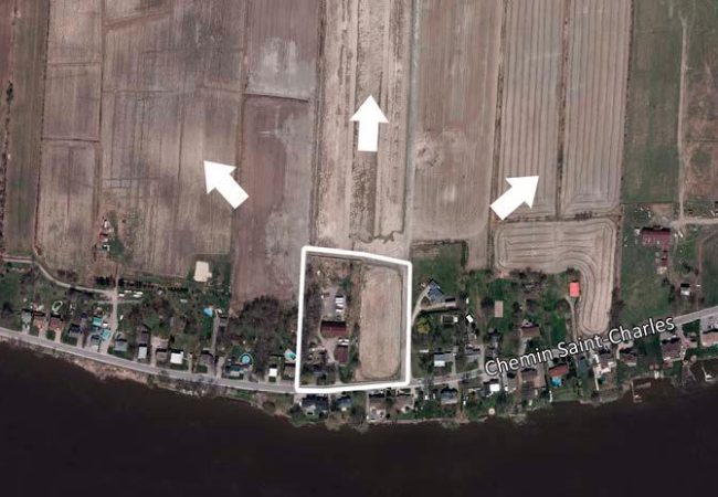Photo aérienne et délimitation de l'ensemble de bâtiments agricoles du 3613, chemin Saint-Charles