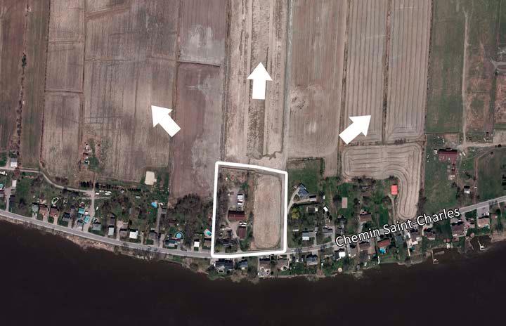 Photo aérienne et délimitation de l'ensemble de bâtiments agricoles du 3613, chemin Saint-Charles