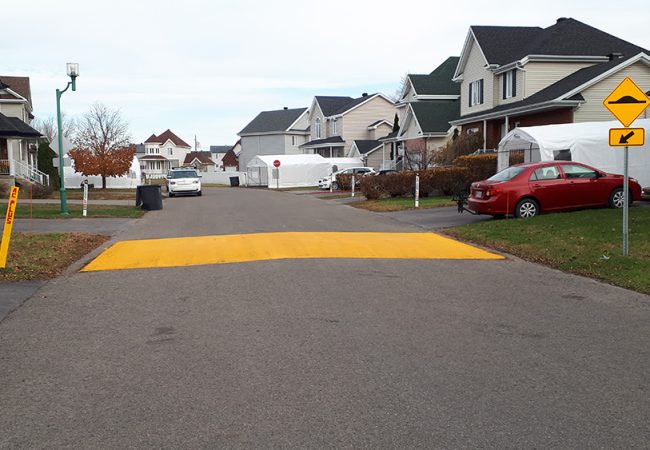 Dos d'âne dans la ville de Terrebonne